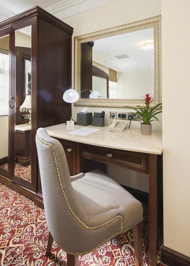 더 조지 스트리트 호텔 옥스퍼드 외부 사진 A dressing table
