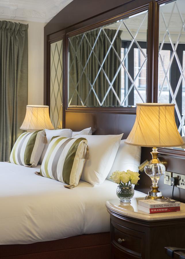 더 조지 스트리트 호텔 옥스퍼드 외부 사진 A bedroom at the hotel
