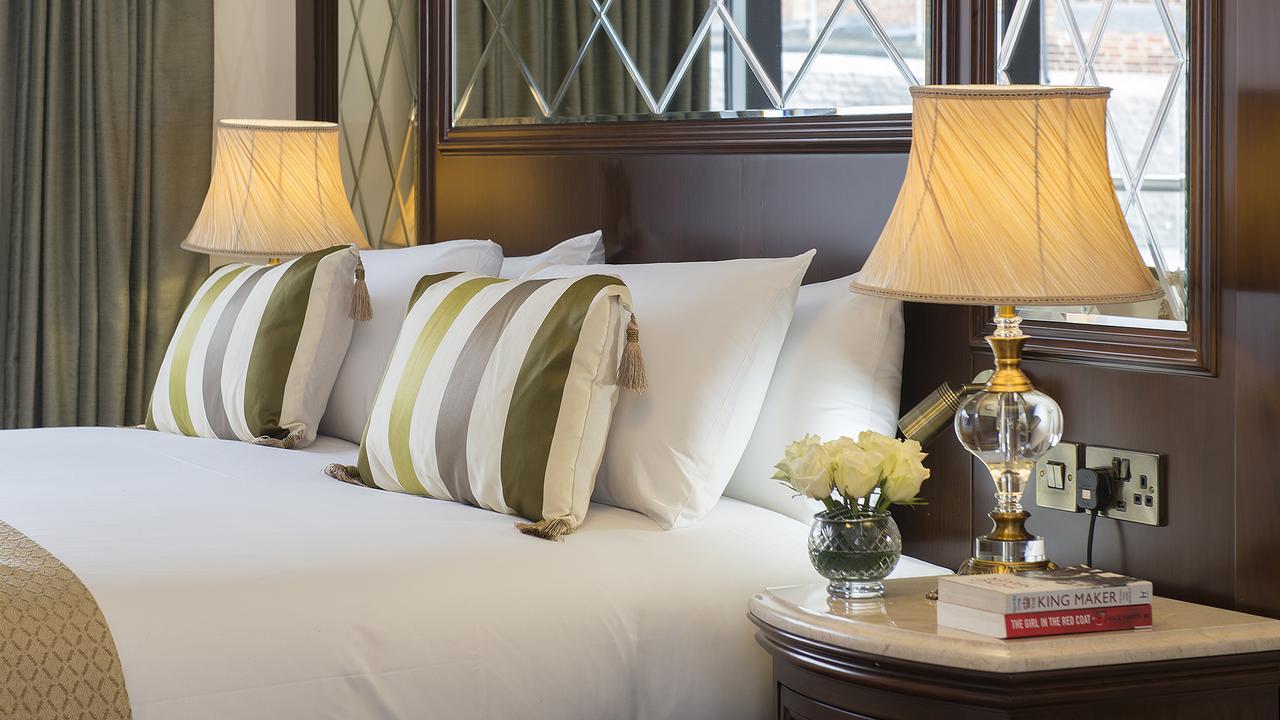 더 조지 스트리트 호텔 옥스퍼드 외부 사진 A bedroom at The Imperial