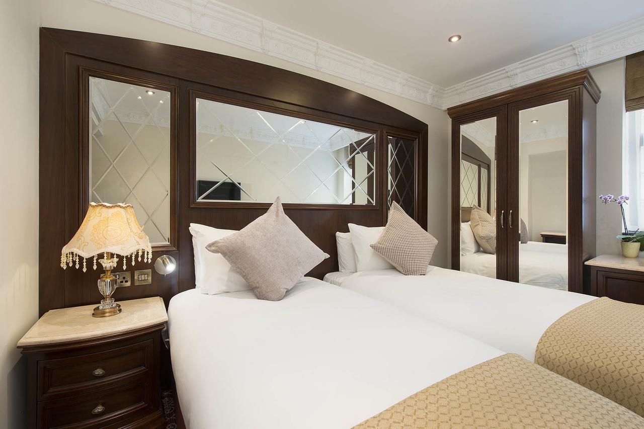 더 조지 스트리트 호텔 옥스퍼드 외부 사진 A bedroom at the hotel