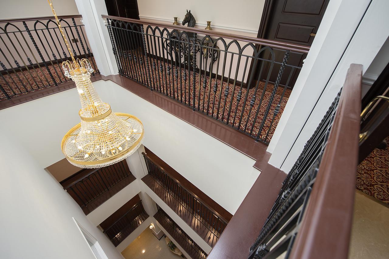 더 조지 스트리트 호텔 옥스퍼드 외부 사진 Interior of the hotel