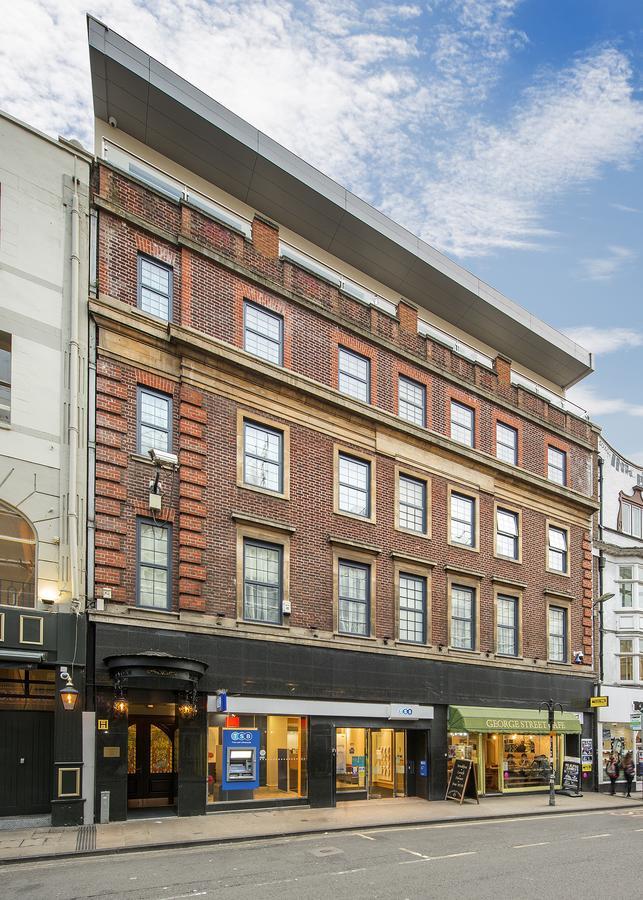 더 조지 스트리트 호텔 옥스퍼드 외부 사진 The former department store, now apartments