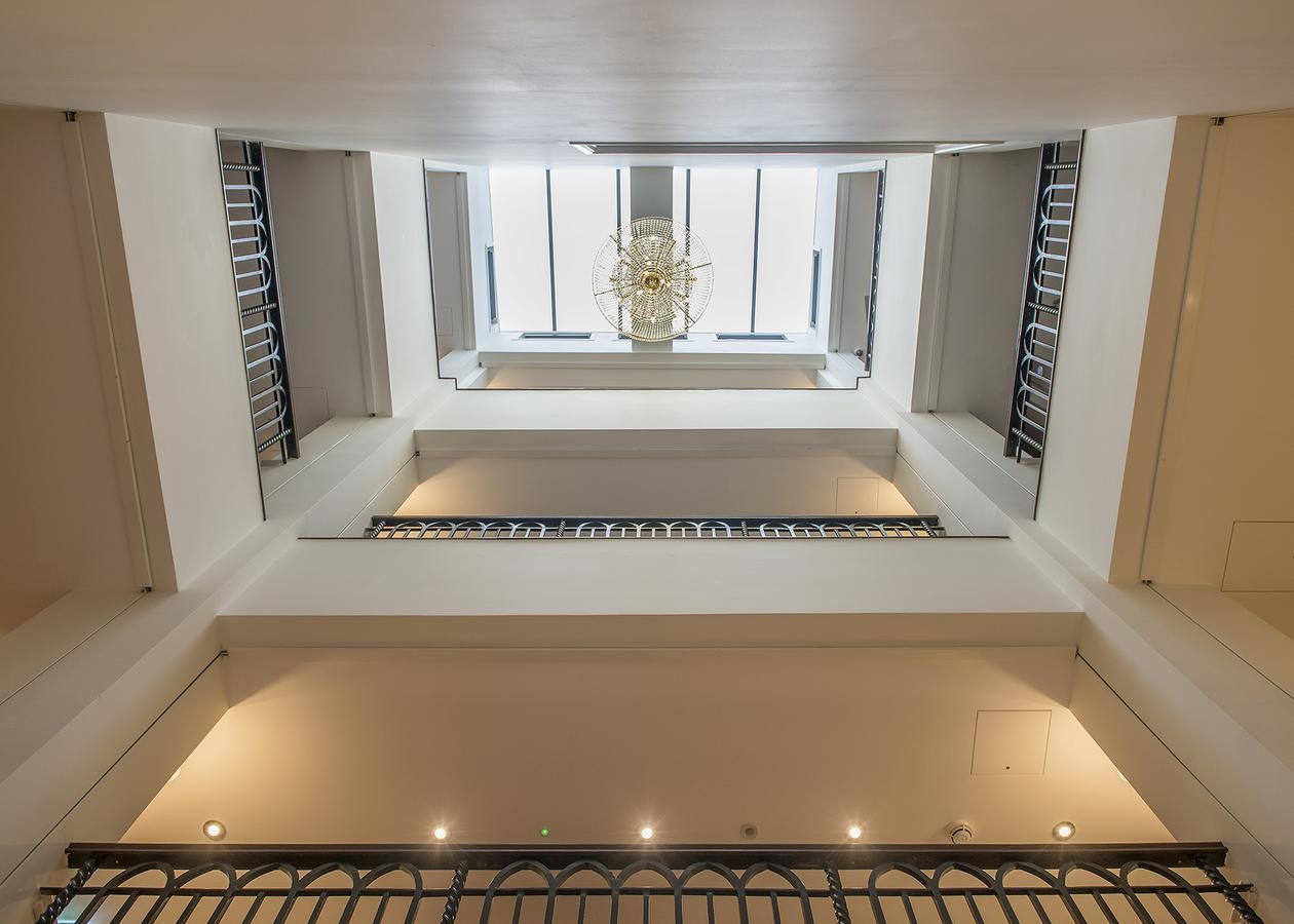 더 조지 스트리트 호텔 옥스퍼드 외부 사진 The interior of the building