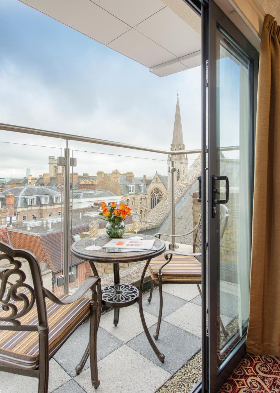 더 조지 스트리트 호텔 옥스퍼드 외부 사진 A balcony at the hotel